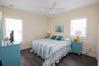 Stunning & Welcoming Pool Home on Canal