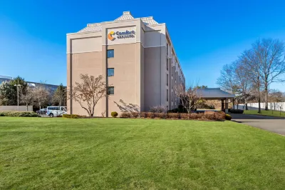 Comfort Inn & Suites Somerset - New Brunswick Hotels in Franklin Township