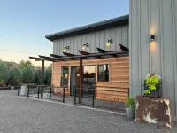 The Shop on Cherry--Private Hot Tub! 8 Minutes to Downtown in Semi-Rural Area Hotels near Eastern Washington University JFK Memorial Library