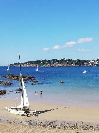 Maison de Caractère Restaurée à 800m de la Plage et 500m Gr34 Отели в г. Моэлан-Сюр-Мер