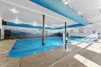 Location! Stunning 7b/8b, Sleeps 30! by Sdc w/Lake View, Hot Tub, &Theater!