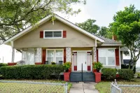 Spacious Country Living Located In The Heart Of Brenham - WiFi