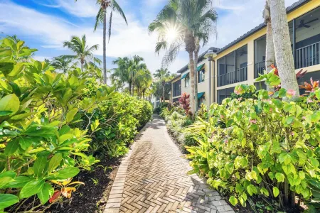 Stunning 3 bedroom Oasis, quiet and great location in world-class resort!