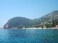 Sea view garden apartment with pool option. Near beach between Nice and Monaco