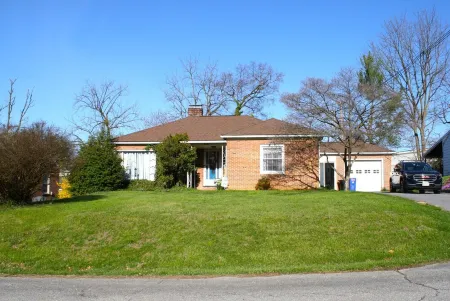 Welcome Home: Comfortable Home for Families, Pets, Remote Workers