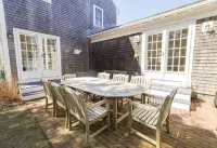 Cheerful 5 br Nantucket home; perfect for families
