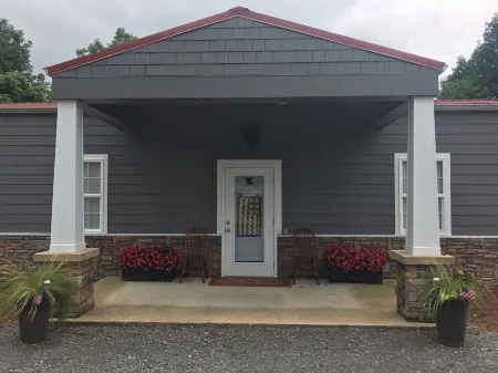 Lynchburg cottage across from Jack Daniels Barrel Houses, come smell the mash!!