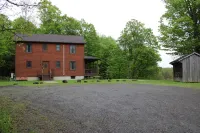 Exceptional Modern Log Home. Close to Ommegang, Hall of Fame, Downtown.