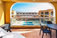 BLUE COYLE.  New apartment a few meters from the beach and overlooking the m