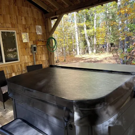 Two Bedroom Cabin with Hot Tub and Fireplace.