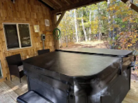 Two Bedroom Cabin with Hot Tub and Fireplace.