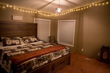 Mt Rainier & White Pass Family Getaway + Hot Tub Отели рядом с достопримечательностью «La Wis Wis Campground»