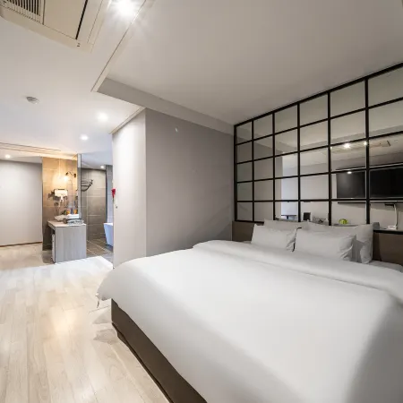 Bundang Regency Hotel Отели рядом с достопримечательностью «Станция метро Sunae»