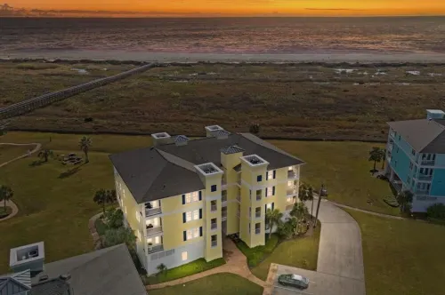 SPECTACULAR, LUX, BEACHFRONT Villa/ WOW Views/Steps to Beach & Resort/WIFI/Pool