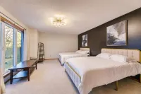 Private Pool Huge house Hotels near Grand Slam