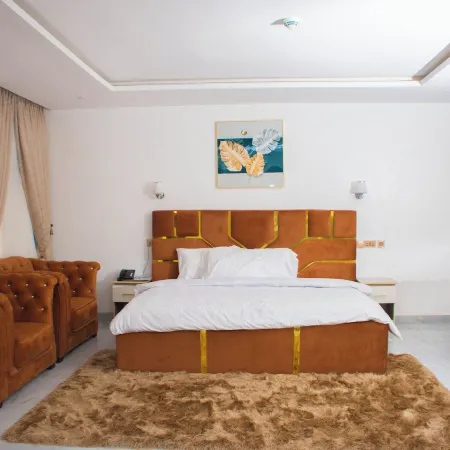 LINTOC HOTEL & SUITES LTD
