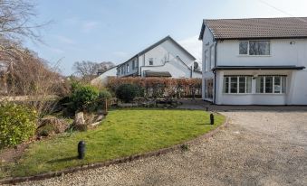 Robins Perch, Bramhall