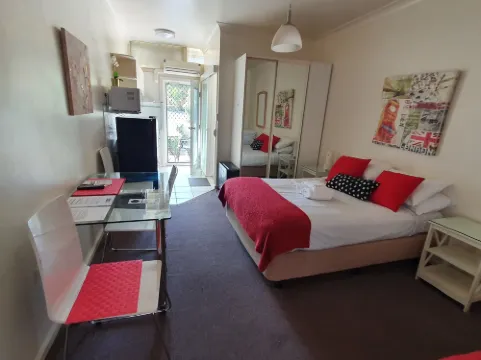 Griffith Studio Canberra - Free Parking