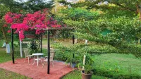 The Yellow Bamboo Resort & Spa فنادق في Gonikoppal