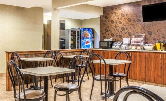 Super 8 by Wyndham Liverpool/Clay/Syracuse Area