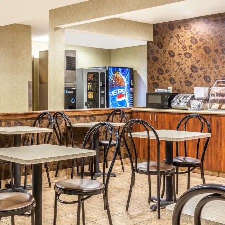 Super 8 by Wyndham Liverpool/Clay/Syracuse Area Hotel di Clay