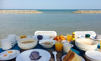 Chomtalay Resort at Had Chaosamran Beach