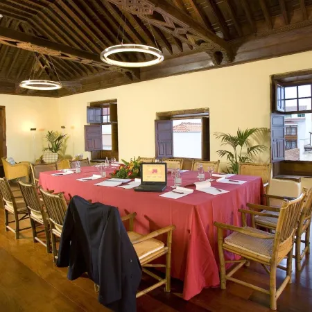 Hotel LIVVO La Quinta Roja