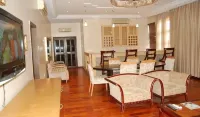 Owu Crown Hotels - พร้อมอาหารเช้า