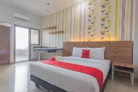 RedDoorz Plus Near Taman Budaya Samarinda Hôtels à : Temindung Permai