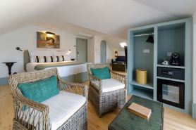 Westlight Cascais Chalet - Adults Only. = เวสต์ไลท์ คาสไคส์ ชาเลต์ - สำหรับผู้ใหญ่เท่านั้น