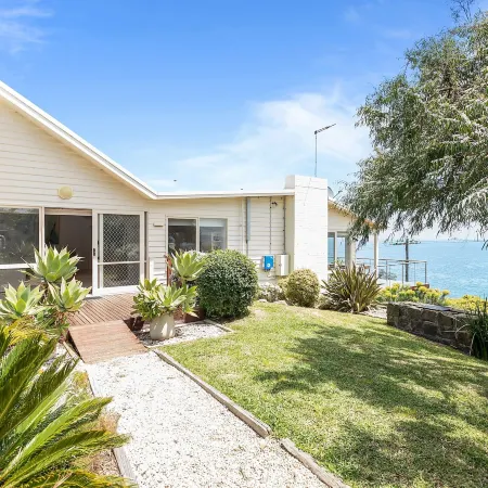Clifftop Coastal Sanctuary with Panoramic Views