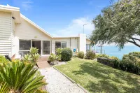 Clifftop Coastal Sanctuary with Panoramic Views