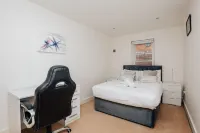 Henley town centre with parking Hotels near Waitrose & Partners