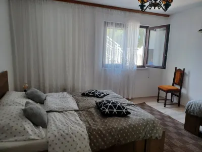 Studio Apartment Nikola Hotels in Sreser