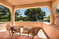 4 Bedrooms Private Pool Close to All Amenities