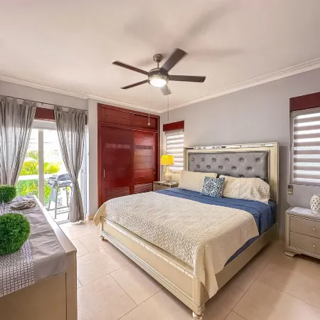 Incredible 3 Br Penthouse w BBQ & Jacuzzi