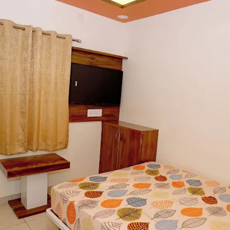 Radhe Krishna Hotel and Restaurant
