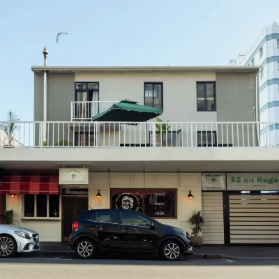 Foools Inn - Trendy Units Available in the Heart of Sea Point! Hotels near Queens Beach