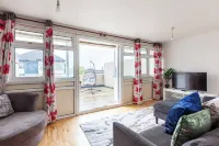 Spacious Home by Lee Valley Rafting Waltham Cross Hotels in Epping