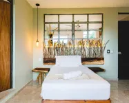 สตรอว์ แฮท ทูลุม