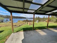 Lake Yalleena Nature Retreat - Homestays