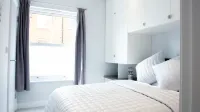 Modern Apartment in Stratford Upon Avon with Parking Wifi and Netflix فنادق في Billesley