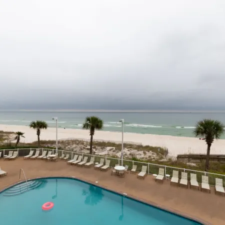 Tradewinds Condos by Hosteeva