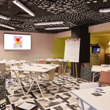 Mama Shelter Paris la Défense Отели рядом со станцией La Defense Station