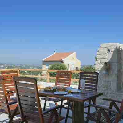 Arismari Villa - Private Pool Dining/Meeting Rooms