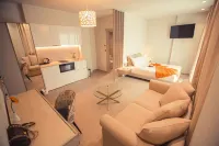 IO Luxury Pool & Hot Tub Suites Hotels in Zaloggo