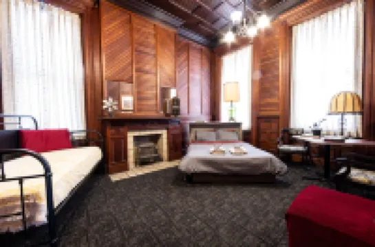 Traveler's Rest Hotel