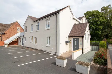 Crescent House Apartments Отели рядом с достопримечательностью «Заказник Дотхилл Локал»