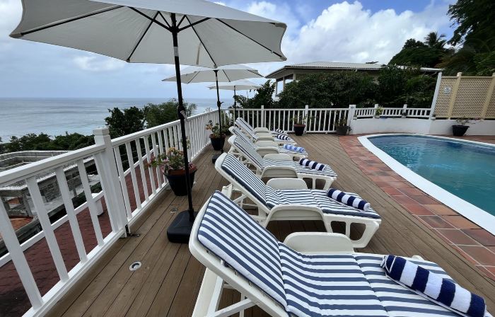 Labrolette Bay-Villa-Sleeps 8-Pool-Parking