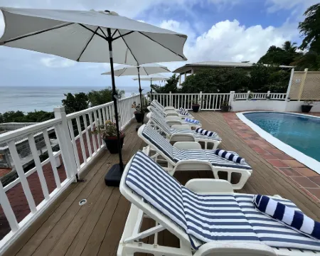 ラブロレット ベイ - ヴィラ - スリープス 8 - プール - パーキング コリンスのホテル